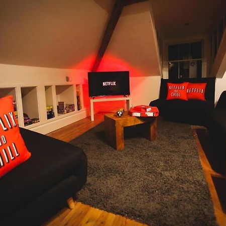 Games And Movies Lounge 7 Bed City Centre Apartment Newcastle upon Tyne Dış mekan fotoğraf
