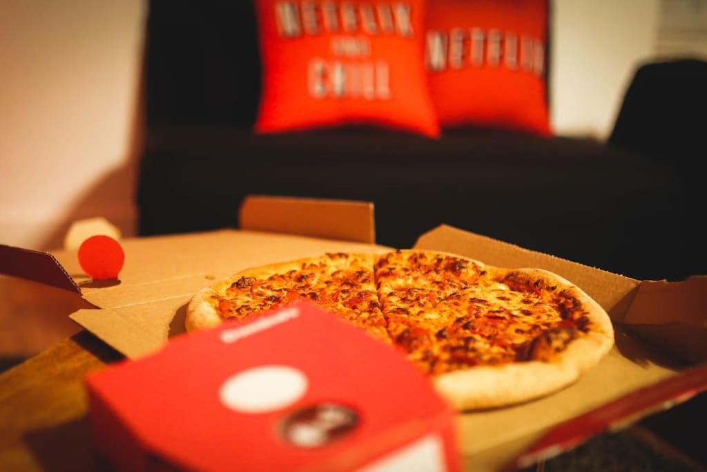Games And Movies Lounge 7 Bed City Centre Apartment Newcastle upon Tyne Dış mekan fotoğraf
