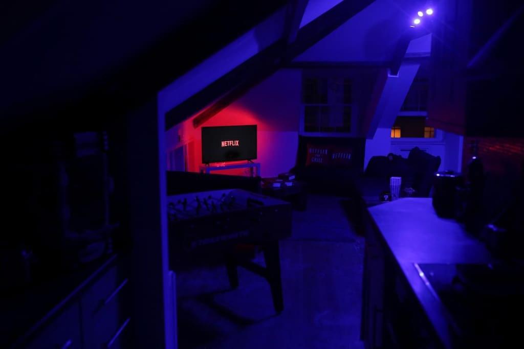 Games And Movies Lounge 7 Bed City Centre Apartment Newcastle upon Tyne Dış mekan fotoğraf